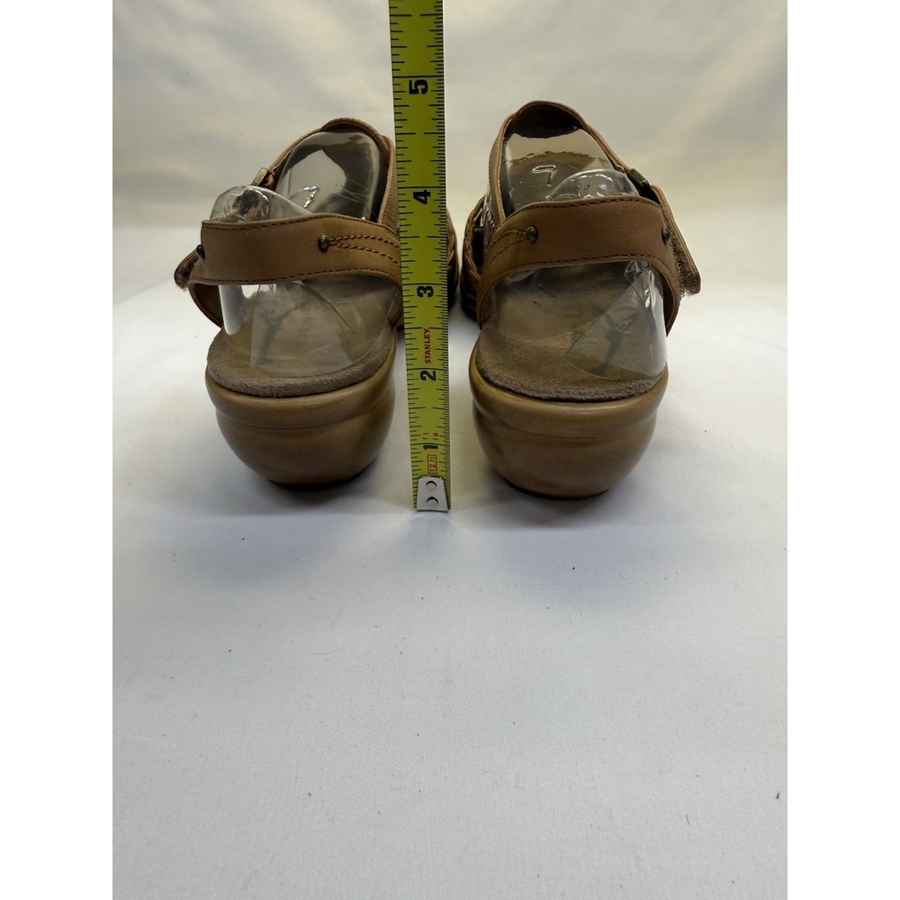 Easy Spirit Espedrine Sandals Tan T-Strap Low Heel Women's Size 7M - Picture 9 of 13